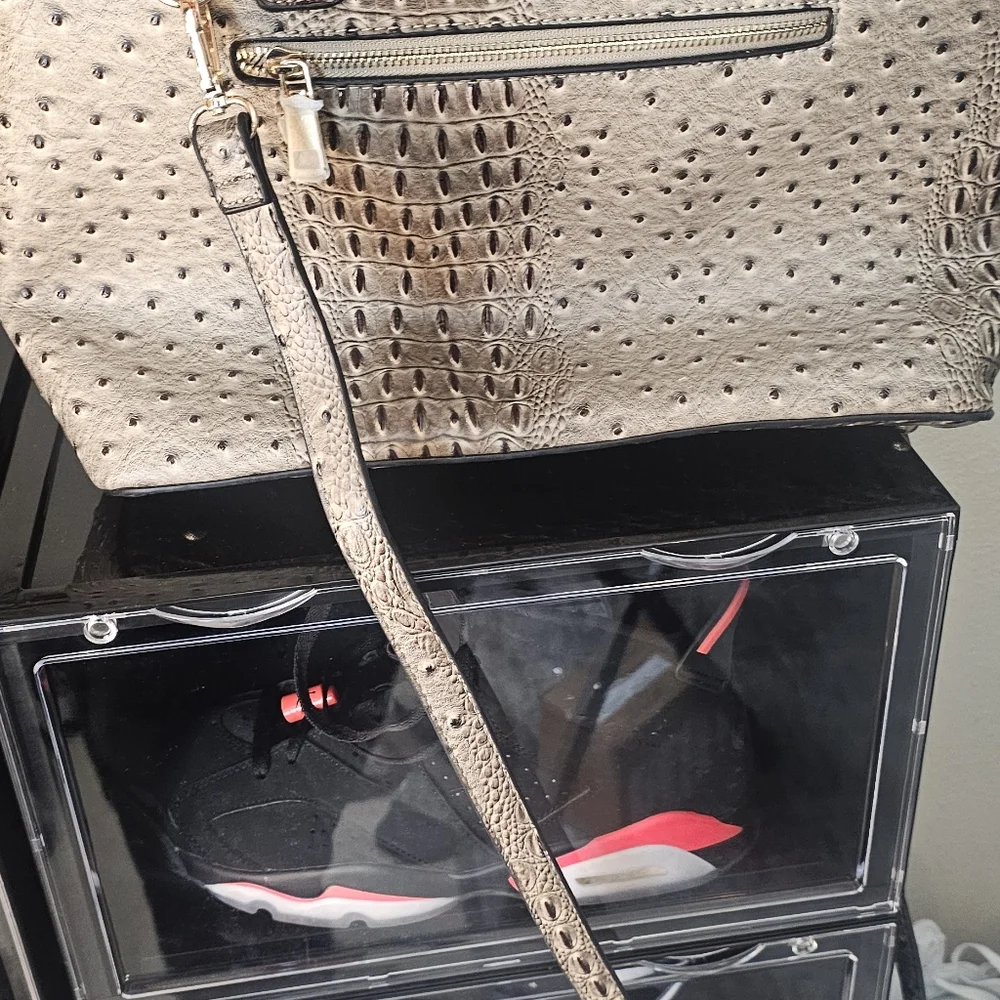 Handbag - Picture 3 of 11